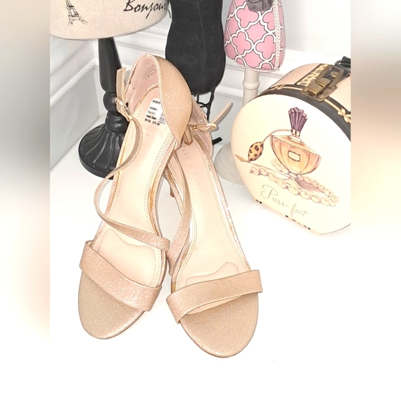 Kelly & Katie Gold Open Toe Etilla Heel Size 9.5M NWT - Picture 1 of 9